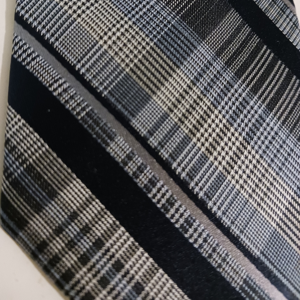 Tie - Picture 3 of 5